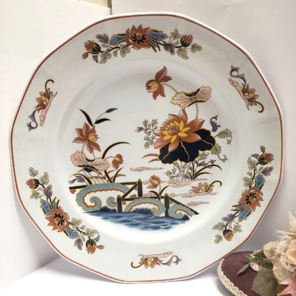 Vintage Wedgwood Lotus Dinner Plate